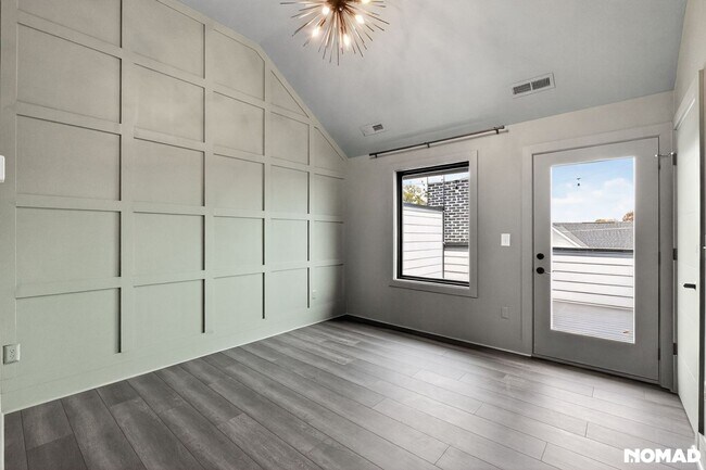 Building Photo - 215 Freeland Ln