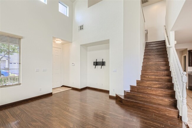 Building Photo - Gorgeous Home in Gated Community!