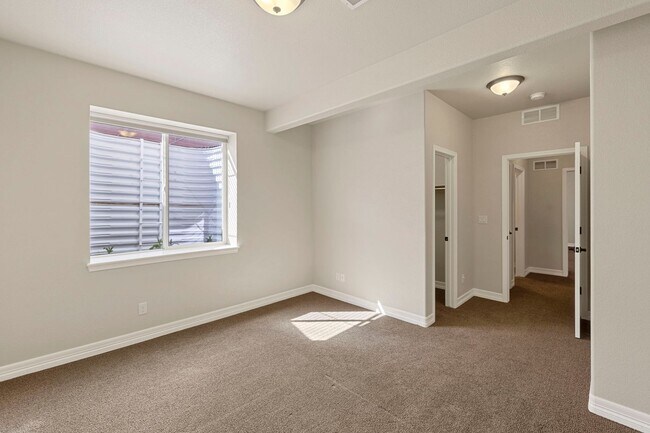 Building Photo - Immaculate & Stunning 4BD Ranch Style in C...