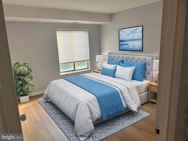 Building Photo - 6001 Arlington Blvd