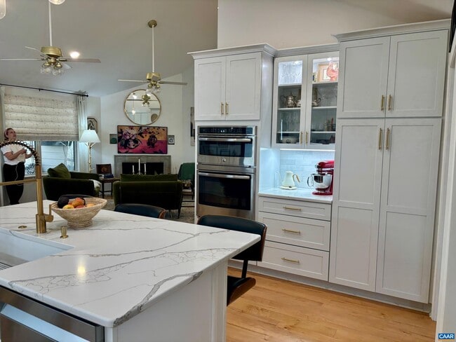 Building Photo - 292 Blackthorn Ln