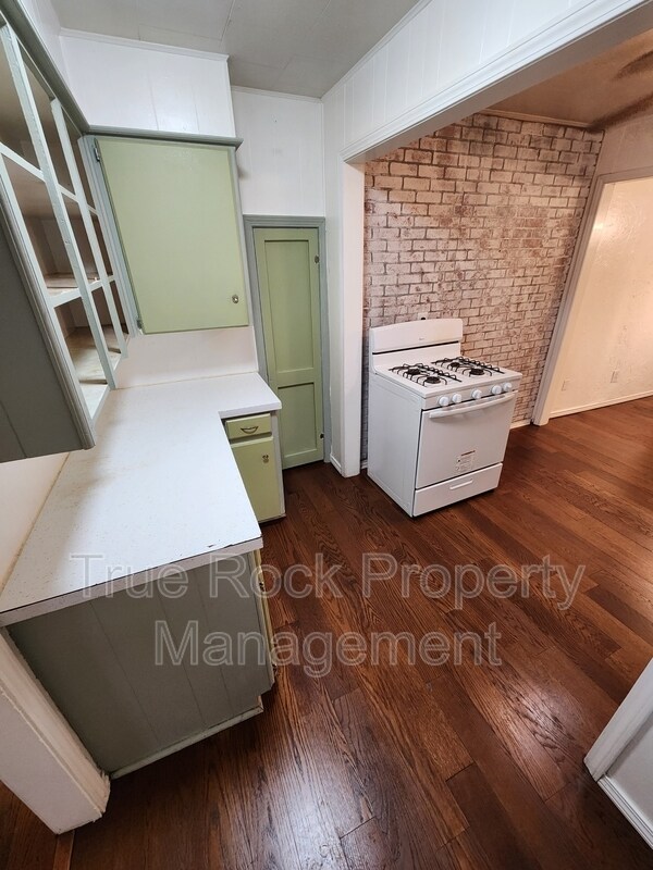 Building Photo - 917 E Beverly St