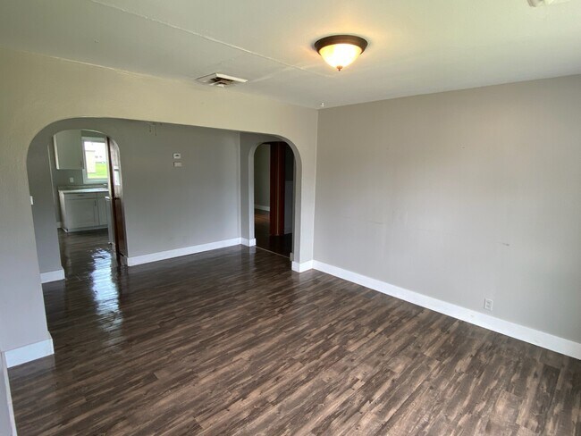 Living/Dining Area - 606 N I St