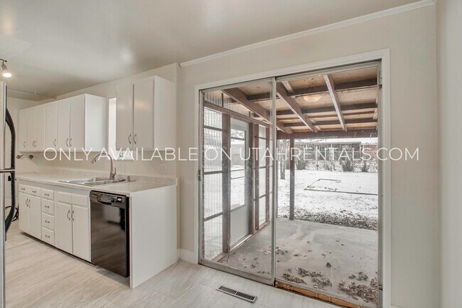 Building Photo - 961 S 190 W