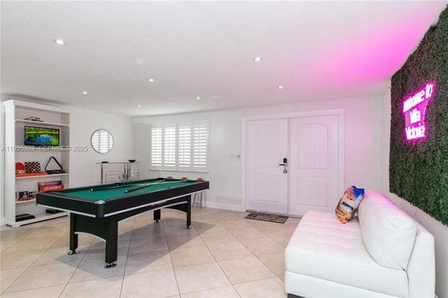 Building Photo - 1900 N Victoria Park Rd