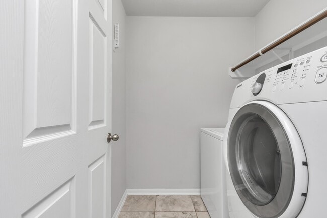 Building Photo - 2411 Zephyr Ln