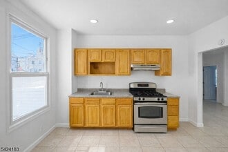 Building Photo - 793 E 19th St