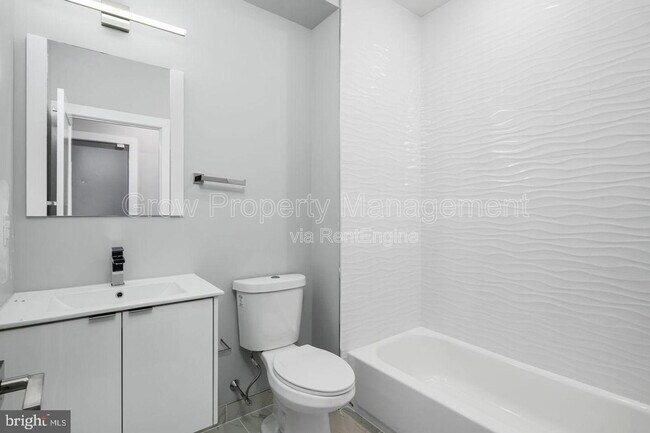 Building Photo - 1904 E York St