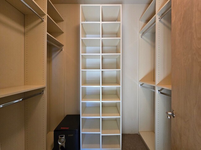 Building Photo - 927 Alto St