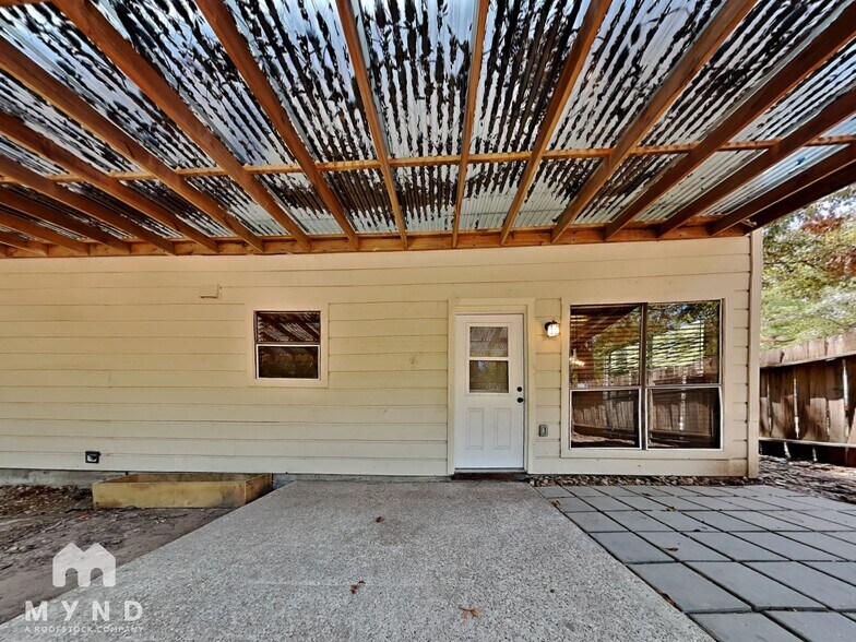 Building Photo - 102 Summer Crest Cir