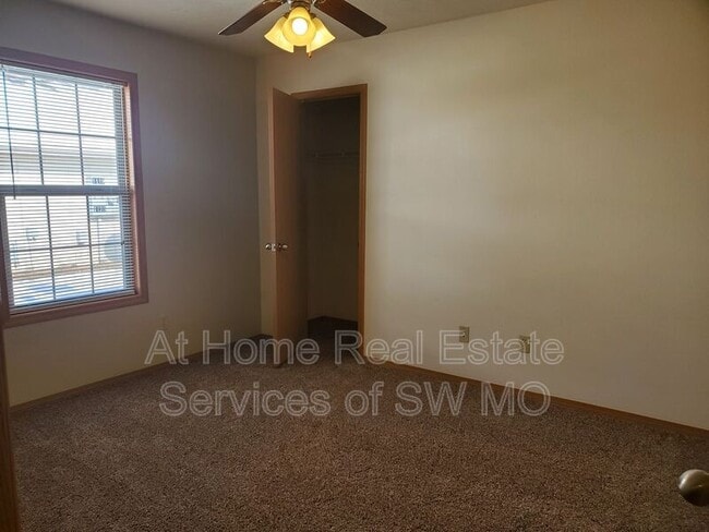 Building Photo - 1095 N Northwood Ave