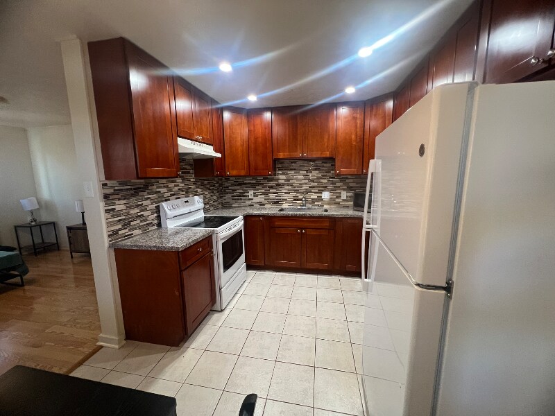 Building Photo - 830 Liloa St