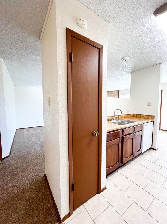 Building Photo - Available NOW!!!! Gorgeous 1 story, 3 bedroom, 2 bath, 2 car garage home with garage door opener....