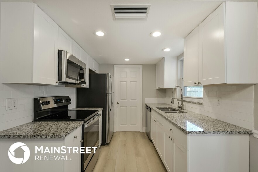 Building Photo - 4680 Cronin Dr