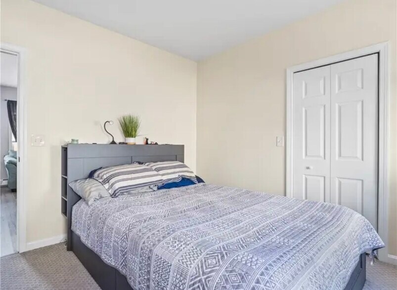 Building Photo - 406 N Broadway