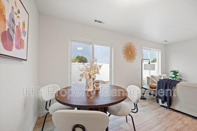 Building Photo - 4732 W Quinault Dr