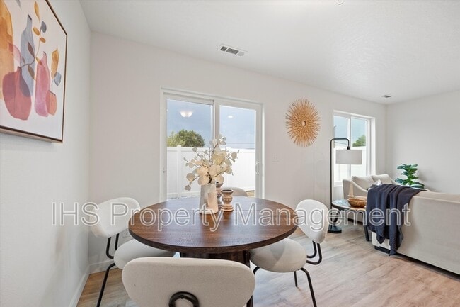 Building Photo - 4817 W Quinault Dr