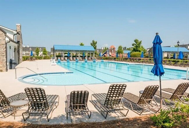 Building Photo - Enjoy the Community's Resort Like Living!