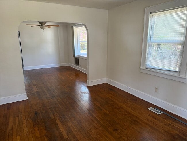 Building Photo - HIGHLAND BILTMORE - Two Bedroom Home