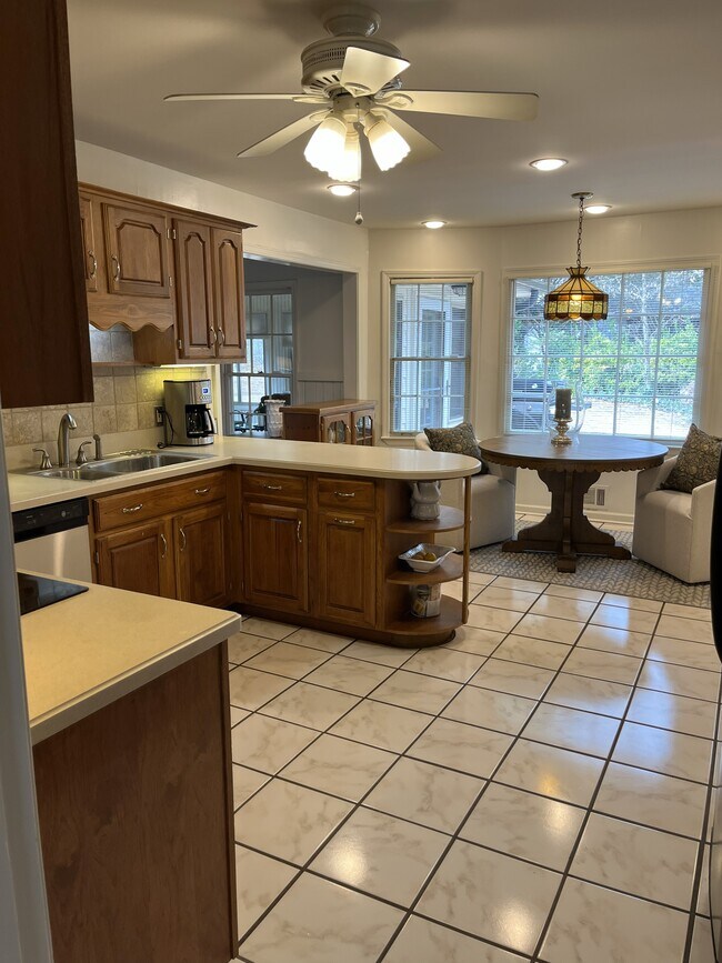 Building Photo - Sandy Springs Rental Home