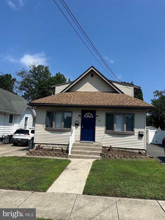 Primary Photo - 23 Apple Ave