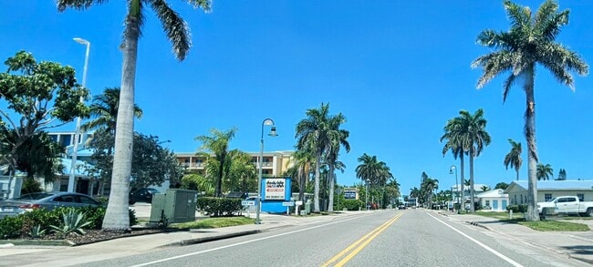 Building Photo - 1150 Bayshore Dr