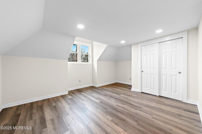 Building Photo - 96 Maple Ave
