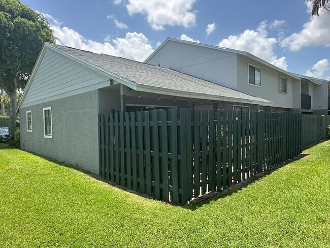 Building Photo - 3801 Inlet Cir