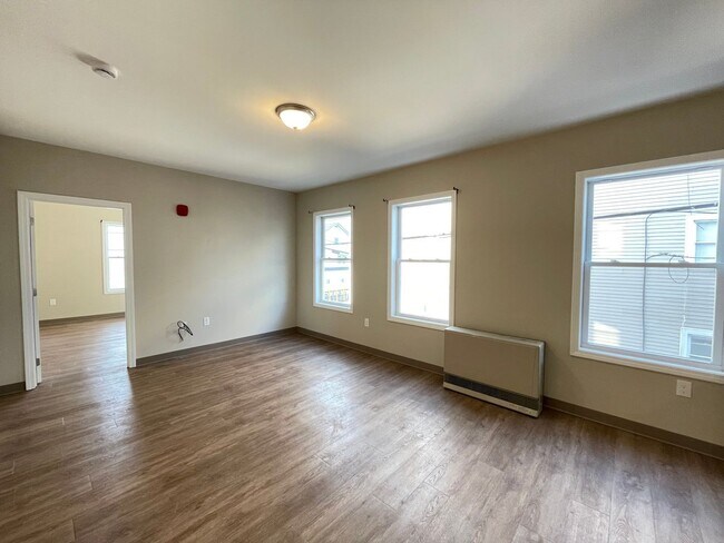 Building Photo - 463 Beech St