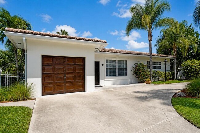 Building Photo - 2031 Pleasant Dr