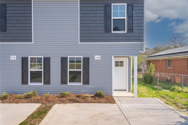 Building Photo - 907 Rochester Dr