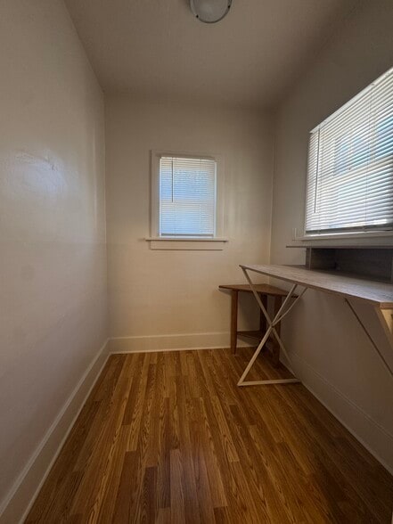 Building Photo - 233 N Poplar Ave