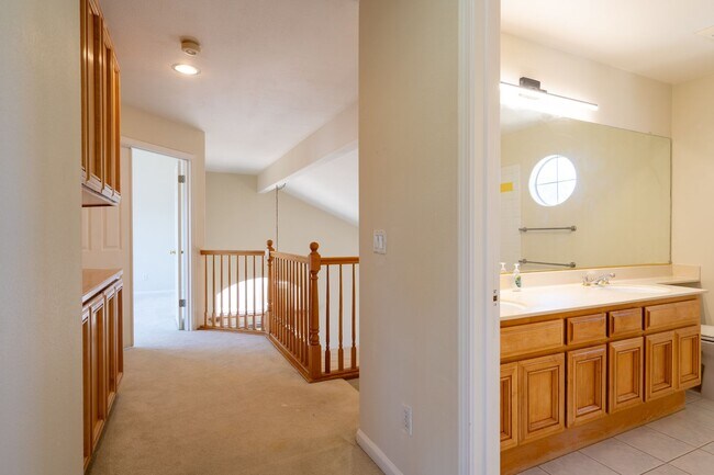 Building Photo - ***Exceptional 3BR/2.5BA Residence in Prime *** San Leandro Location