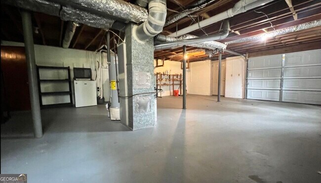 Building Photo - 2894 Barry Ave SE