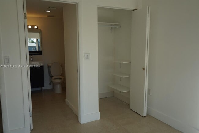 Building Photo - 1450 NE 147th St