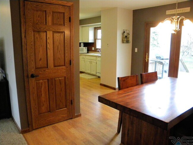 Building Photo - 4400 S Marion Rd