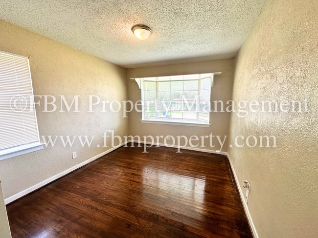 Building Photo - 509 Lake Shore Dr