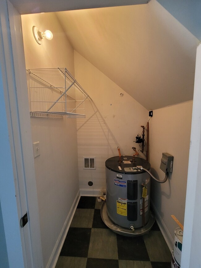 Building Photo - 435 E Freemason St