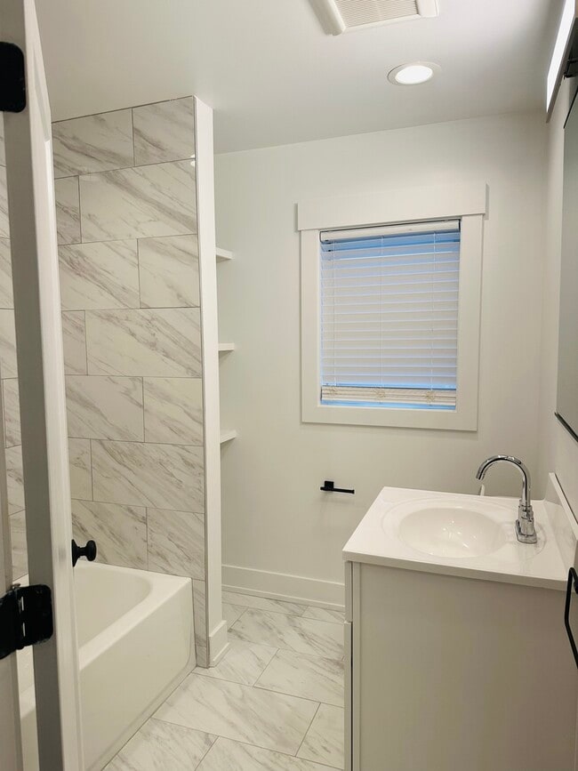 Building Photo - 3830 W Touhy Ave