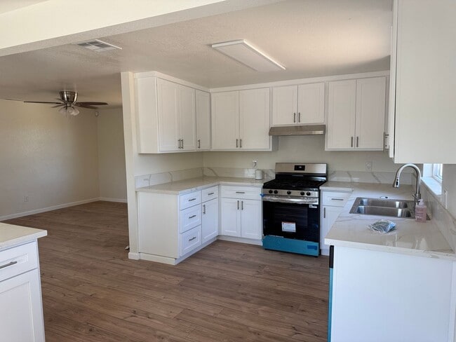 Building Photo - NOW AVAILABLE!!  2 Bedroom; 2 Bath Newly R...
