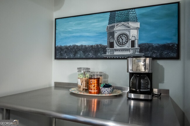 Building Photo - 290.5 Milledge Cir