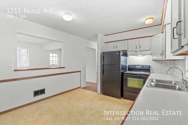 Building Photo - 1215 Reale Ave