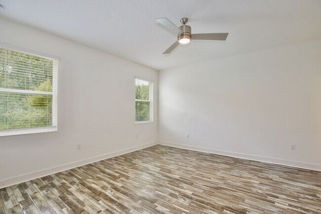 Building Photo - Gorgeous 4/3 Spacious Home with a 2 Car Garage Located on a Conservation Lot in Creekstone Neighb...