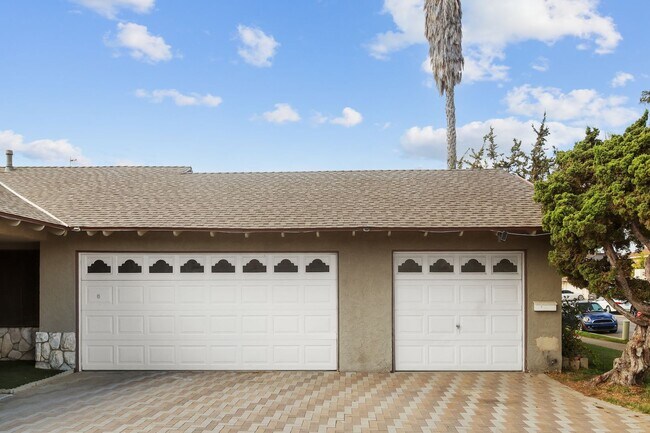 Building Photo - Fully Renovated 2 Bed, 2 Bath Home with Central A/C, Detached Garage & Brand-New Appliances.