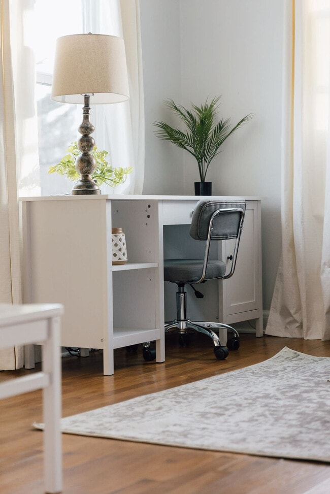 Building Photo - 905 Hill St