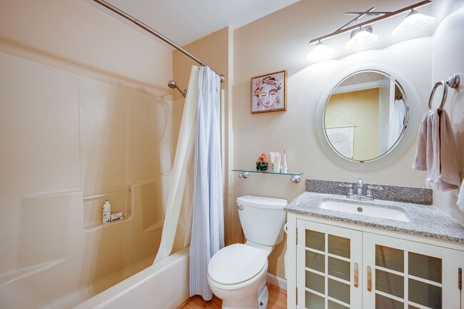 Building Photo - Luxury Rental: Chef’s Kitchen, Hot Tub & Room to Entertain