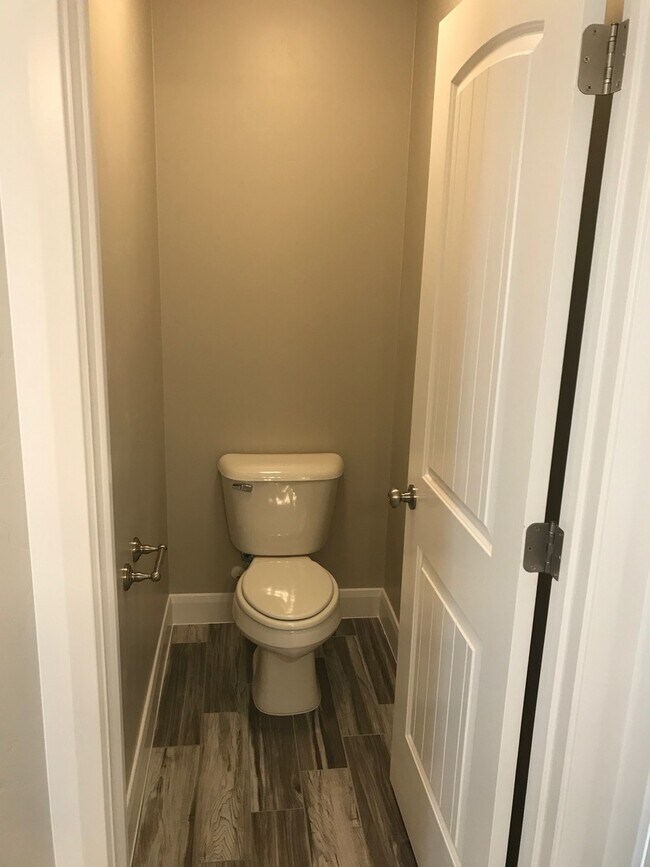 Building Photo - Very nice Townhouse in Santa Clara, with a POOL!!