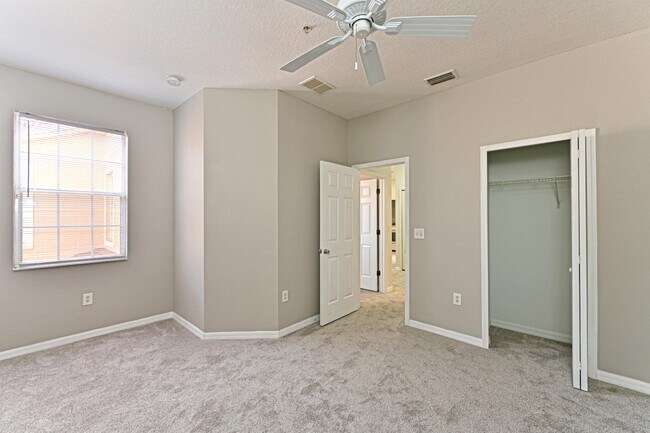 Building Photo - 3566 Parkridge Cir