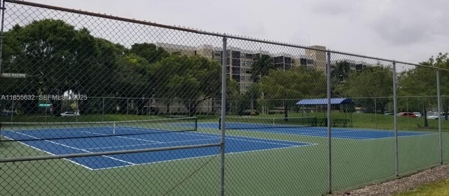 Building Photo - 16251 Golf Club Rd