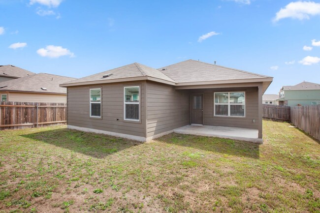 Building Photo - Spacious 3/2 in Kyle with oversized garage